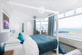 Cove View-Sea view apartment in corner of Cornish paradise